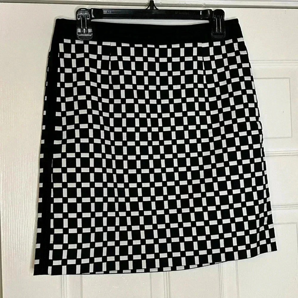 White House Black market skirt - Picture 3 of 5